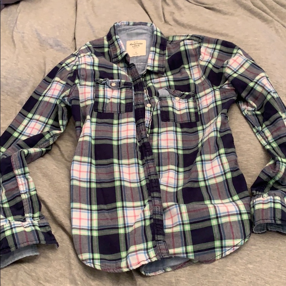 Abercrombie & Fitch small plaid long sleeve shirt